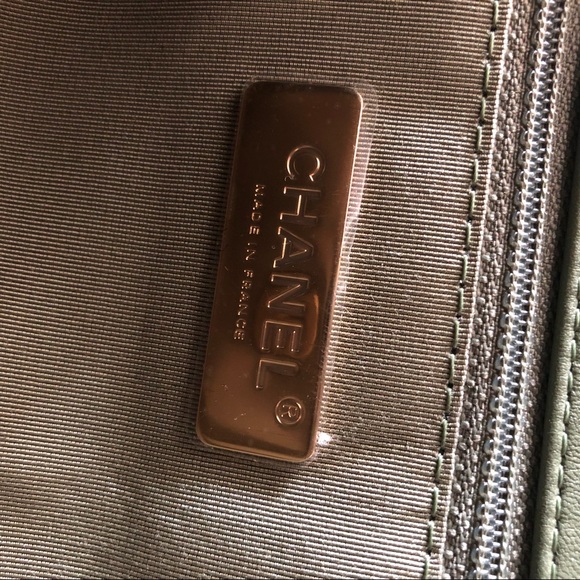 Brand new CHANEL small 19 green handbag - Picture 13 of 16